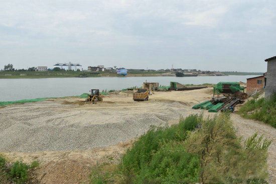 湖南资阳整治小型违规砂厂 四天清空砂石6000余吨 